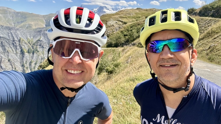 Két mosolygó kerékpáros a hegyekben, Bike4fun klub