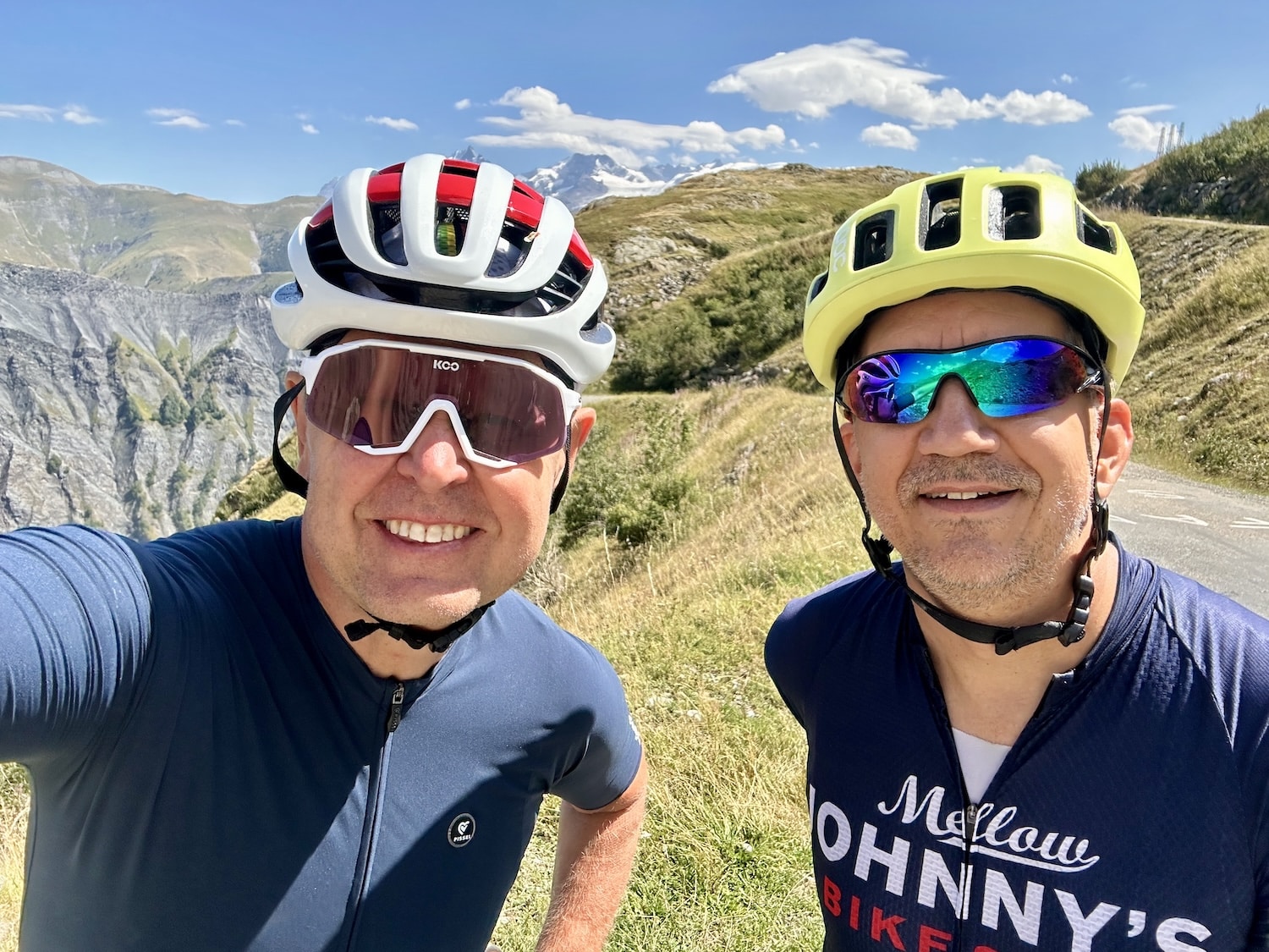 Két mosolygó kerékpáros a hegyekben, Bike4fun klub